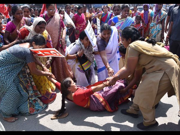 ఆశా వర్కర్ల అరెస్ట్