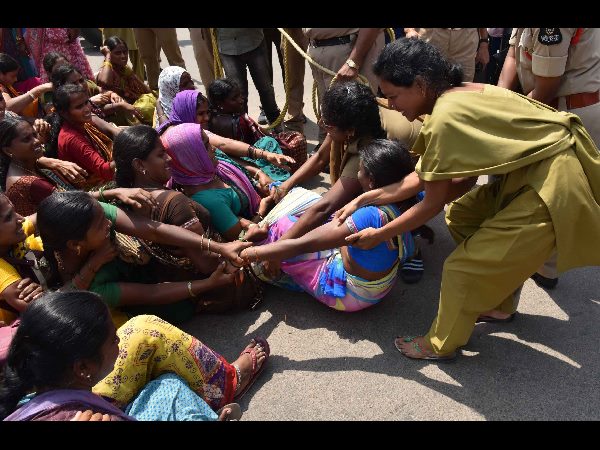 ఆశా వర్కర్ల అరెస్ట్