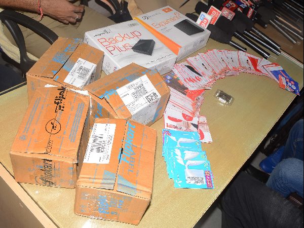 Man cheats online shopping website Flipkart Man cheats online shopping website Flipkart