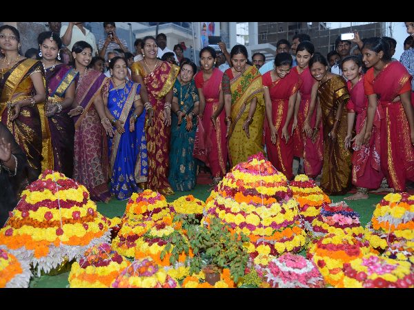 బతుకమ్మ సంబరాలు