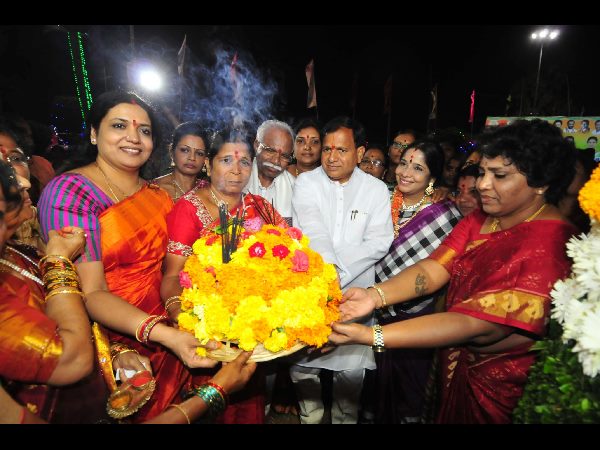 బతుకమ్మ సంబరాలు