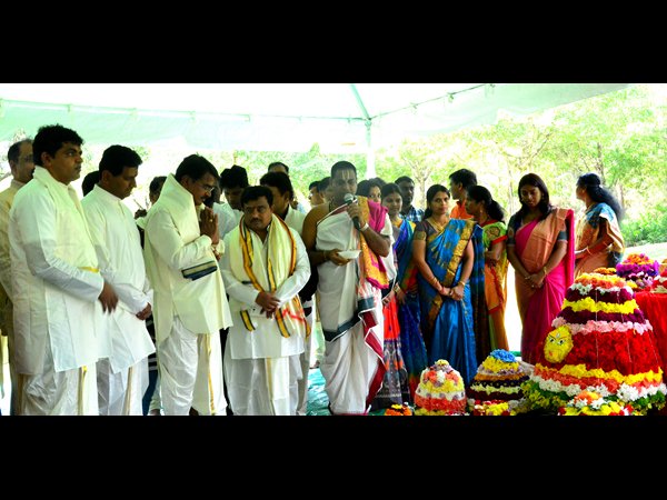 Bathukamma Celebrations in Tampa FL by Telangana Association of Florida Bathukamma Celebrations in Tampa FL by Telangana Association of Florida