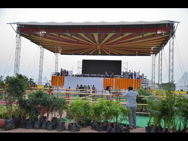 Young Boy reaches Amaravati Ceremony by Skating Young Boy reaches Amaravati Ceremony by Skating