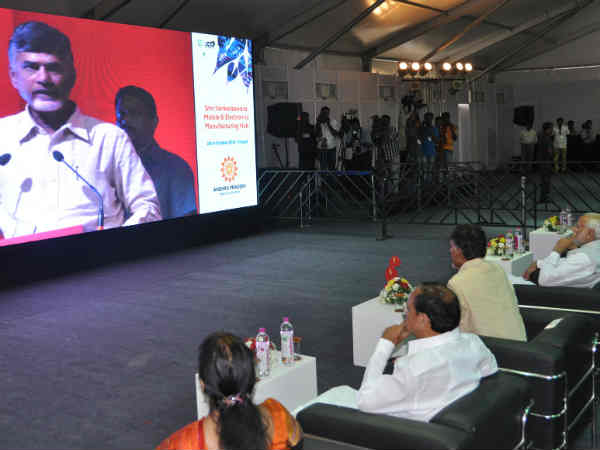 మొబైల్ హబ్గా తిరుపతి: మోడీకి చంద్రబాబు బహుకరణ