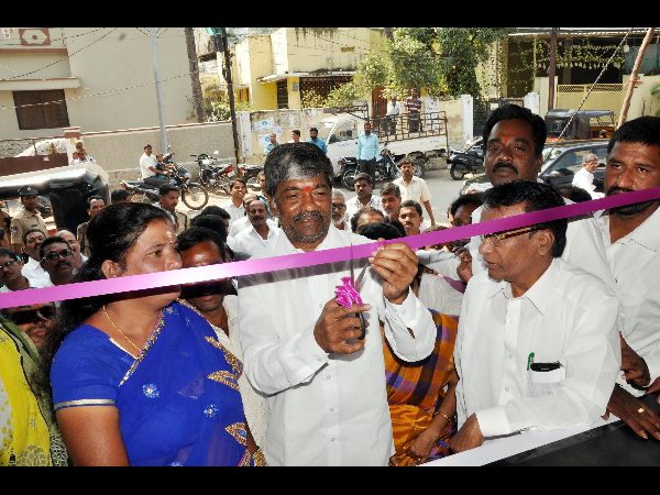 రాయితీ కందిపప్పు: రూ. 135కే పంపిణీ, క్యూ కట్టిన ప్రజలు