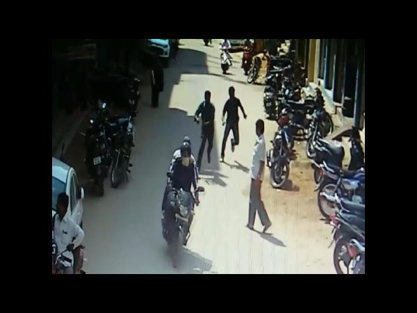 చైన్ స్నాచర్లపై కాల్పులు