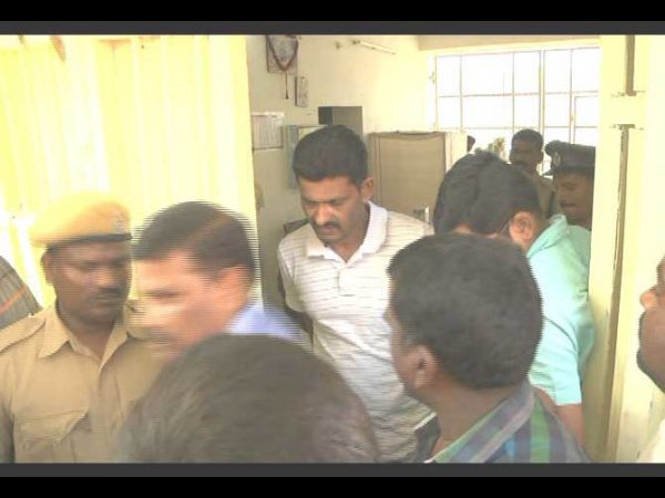 ASI Mohan reddy issue: DIG Ravi verma visits karimnagar ASI Mohan reddy issue: DIG Ravi verma visits karimnagar