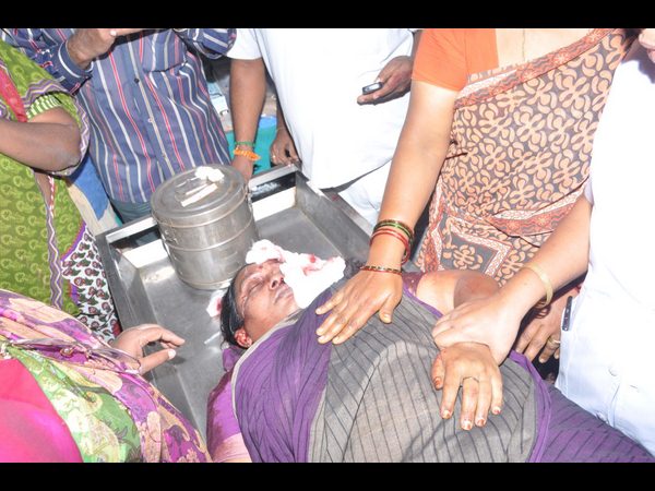 Gang kills Chittoor Mayor and husband Gang kills Chittoor Mayor and husband