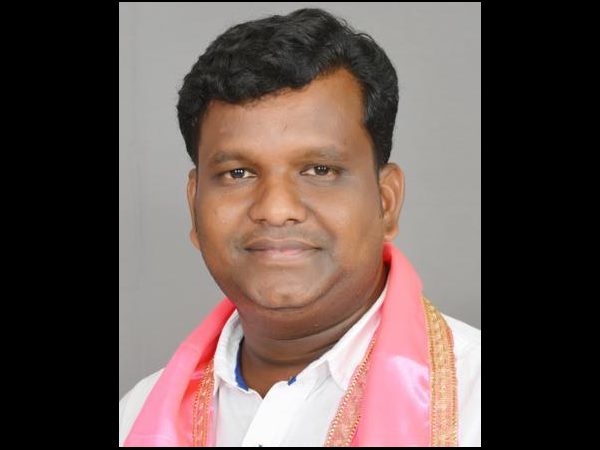 TRS MLA gadaro Kishore abuses tahisladar TRS MLA gadaro Kishore abuses tahisladar
