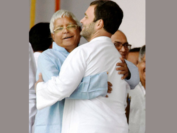 Delayed flight forces Rahul Gandhi to miss Nitish Kumar's swearing in Delayed flight forces Rahul Gandhi to miss Nitish Kumar's swearing in