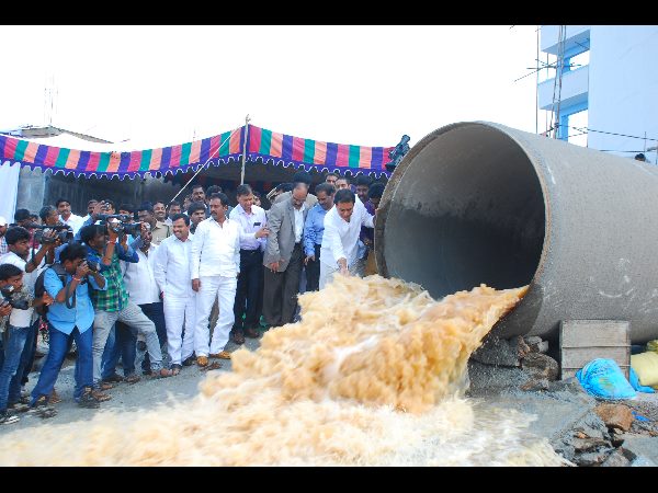 గోదావరి ట్రయల్ రన్: 'తాగునీటి కష్టాలను తీర్చేందుకే'