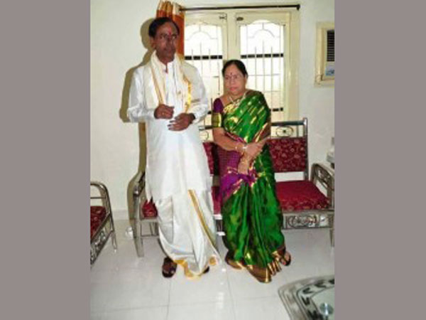 cm kcr and his wife at farm house for puja cm kcr and his wife at farm house for puja