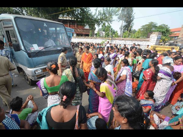 నలుమూలల నుంచీ..