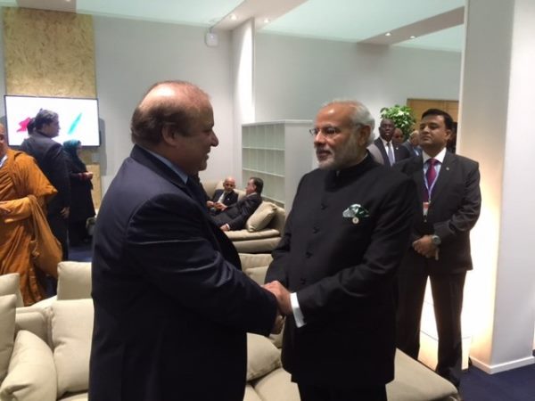 Narendra Modi meets Nawaz Sharif at climate summit in Paris Narendra Modi meets Nawaz Sharif at climate summit in Paris