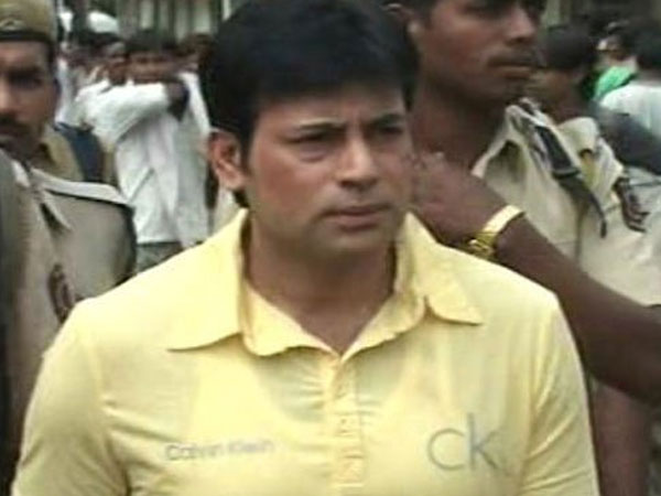 పోలీసుల నిఘా