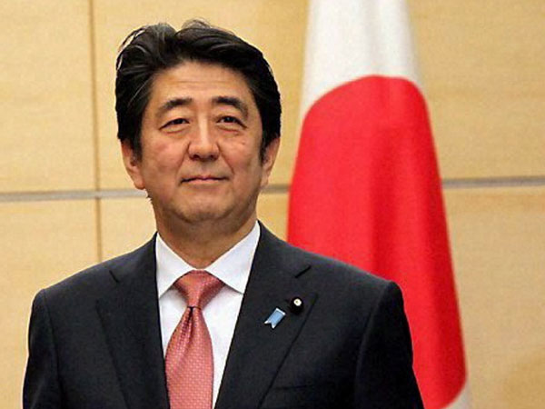 Shinzo Abe's kind gesture: Flowers to Indian cop who died guarding his cavalcade Shinzo Abe's kind gesture: Flowers to Indian cop who died guarding his cavalcade