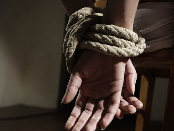 Gunmen kidnapped 26 members of a Qatari hunting party near Baghdad in Iraq Gunmen kidnapped 26 members of a Qatari hunting party near Baghdad in Iraq