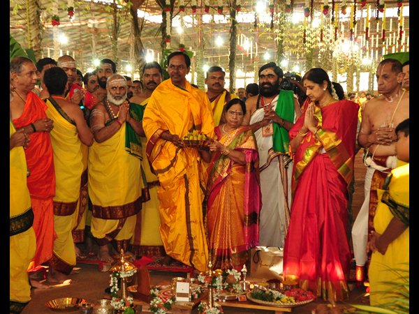 Telangana CM KCR spends Rs 7 crore on yagam Telangana CM KCR spends Rs 7 crore on yagam