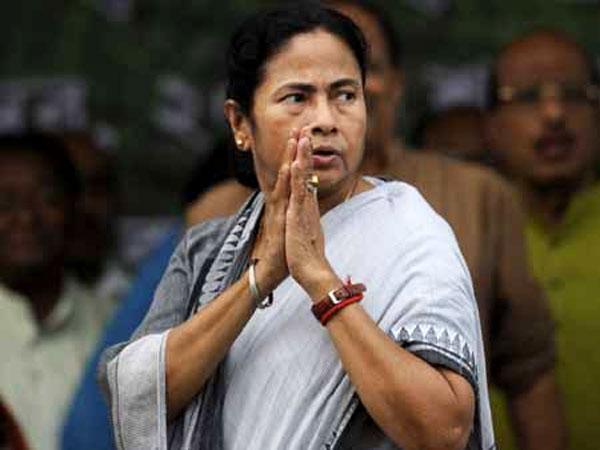 Heart attack patient allegedly kept waiting for CM convoy in Kolkata Heart attack patient allegedly kept waiting for CM convoy in Kolkata