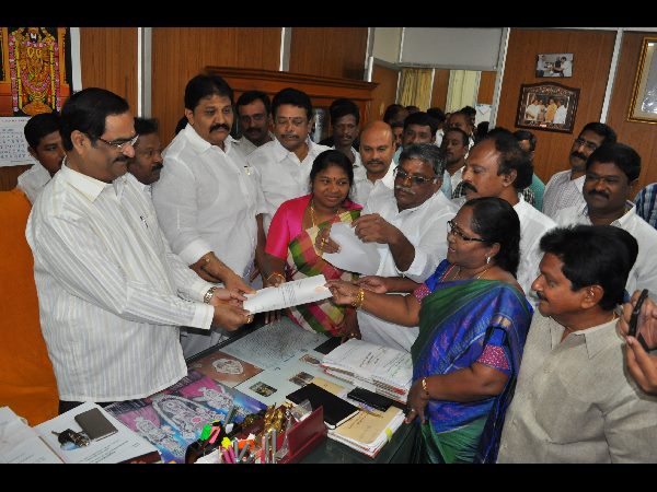 స్పీకర్పై అవిశ్వాసం నోటీస్