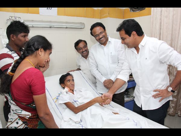 బాలుడి కోరిక నెరవేర్చిన కేటీఆర్