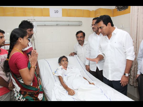 బాలుడి కోరిక నెరవేర్చిన కేటీఆర్