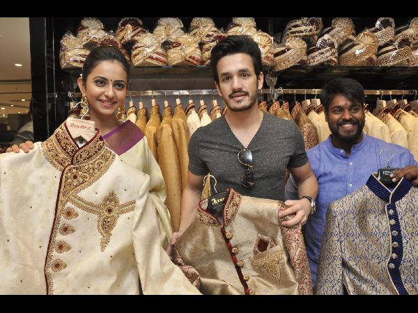 అత్తాపూర్ సౌత్ సందడి చేసిన హీరో అఖిల్ అక్కినేని, హీరోయిన్ రకుల్