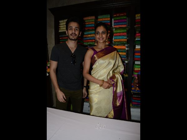అత్తాపూర్ సౌత్ సందడి చేసిన హీరో అఖిల్ అక్కినేని, హీరోయిన్ రకుల్