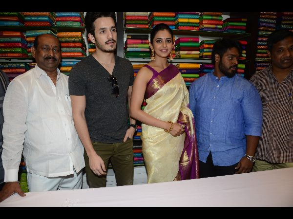 అత్తాపూర్ సౌత్ సందడి చేసిన హీరో అఖిల్ అక్కినేని, హీరోయిన్ రకుల్