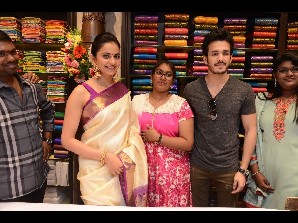 అత్తాపూర్ సౌత్ సందడి చేసిన హీరో అఖిల్ అక్కినేని, హీరోయిన్ రకుల్
