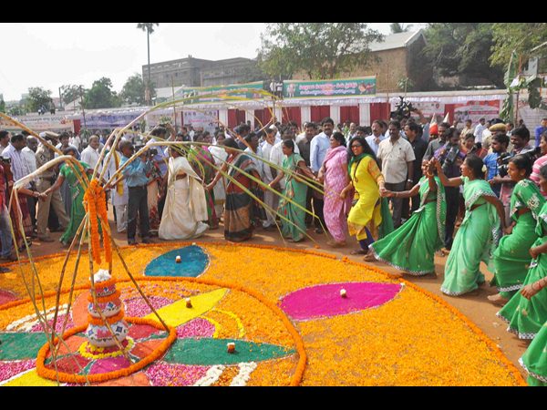 విశాఖ ఏయూలో సంక్రాంతి సంబరం