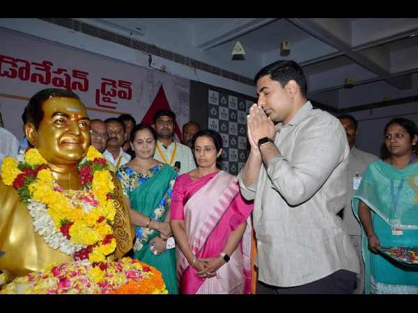 లోకేశ్ పలకరింపు: రక్తదానం చేసిన బ్రహ్మణి, భువనేశ్వరి