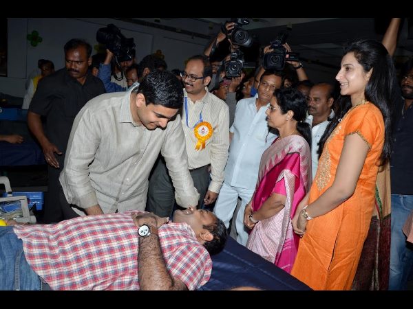 లోకేశ్ పలకరింపు: రక్తదానం చేసిన బ్రహ్మణి, భువనేశ్వరి