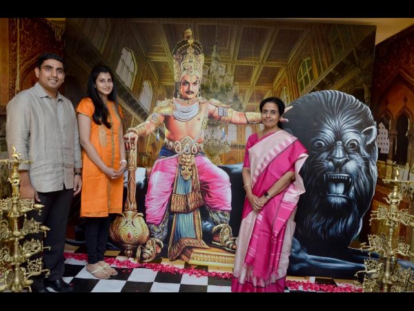 లోకేశ్ పలకరింపు: రక్తదానం చేసిన బ్రహ్మణి, భువనేశ్వరి