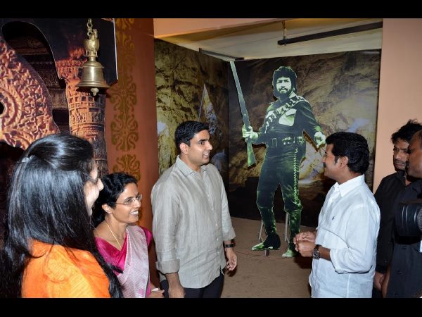 లోకేశ్ పలకరింపు: రక్తదానం చేసిన బ్రహ్మణి, భువనేశ్వరి
