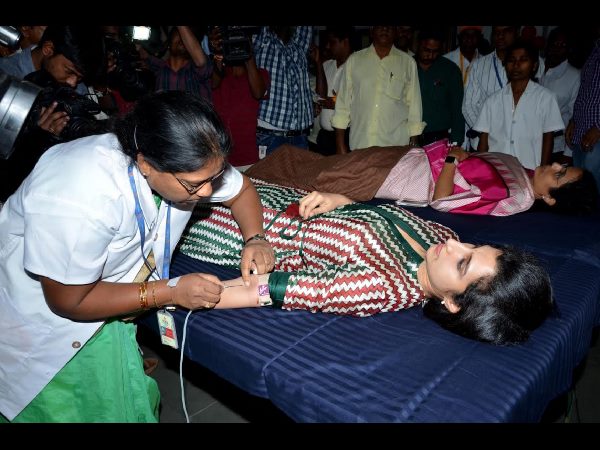 లోకేశ్ పలకరింపు: రక్తదానం చేసిన బ్రహ్మణి, భువనేశ్వరి