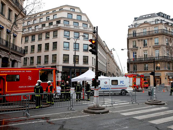 Paris's Ritz Hotel Hit by Fire During Overhaul; No Injuries Paris's Ritz Hotel Hit by Fire During Overhaul; No Injuries