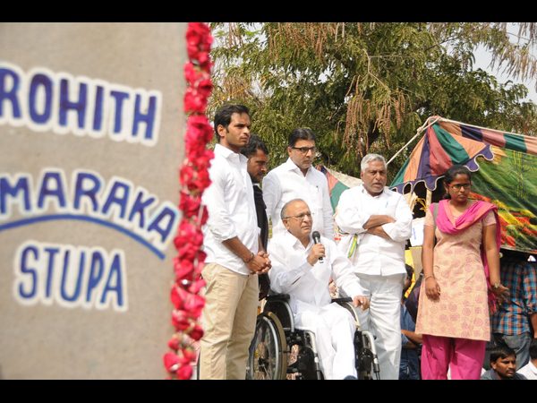 ముంబైలో ఏబీవీపీ కార్యాలయంపై దాడి