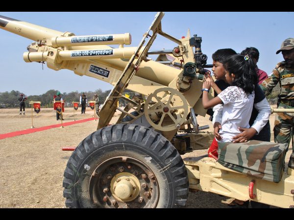 కంటోన్మెంట్లోని పోలో మైదానంలో ఆర్మీ ఆయుధాల ప్రదర్శన