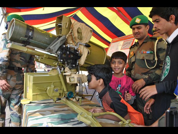 కంటోన్మెంట్లోని పోలో మైదానంలో ఆర్మీ ఆయుధాల ప్రదర్శన