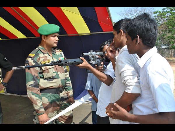 కంటోన్మెంట్లోని పోలో మైదానంలో ఆర్మీ ఆయుధాల ప్రదర్శన