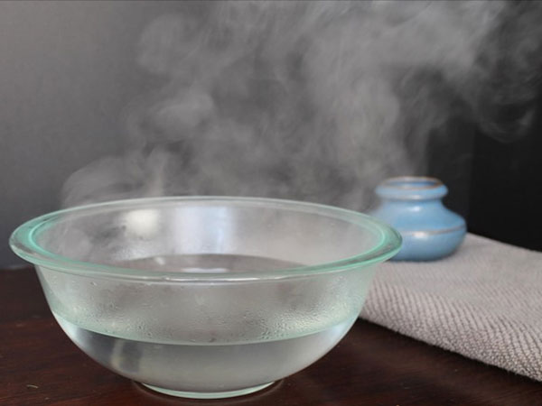 A Husband poured hot water on his wife A Husband poured hot water on his wife