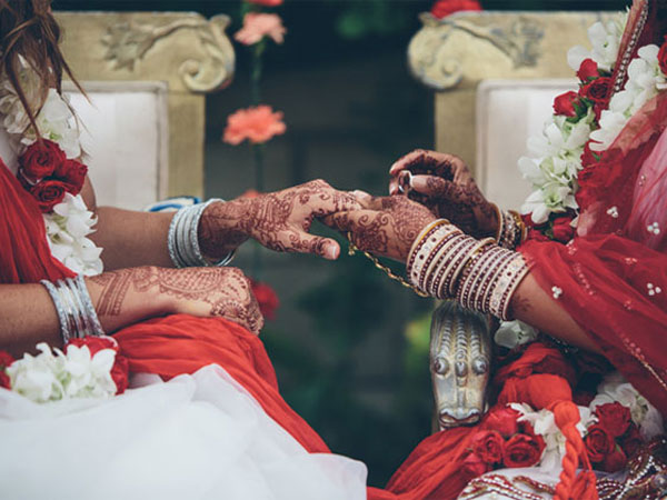 Girl student ‘marries’ 25-year-old woman in Agra Girl student ‘marries’ 25-year-old woman in Agra