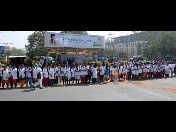 వైద్యుల ఆందోళన-రోగుల ఇక్కట్లు