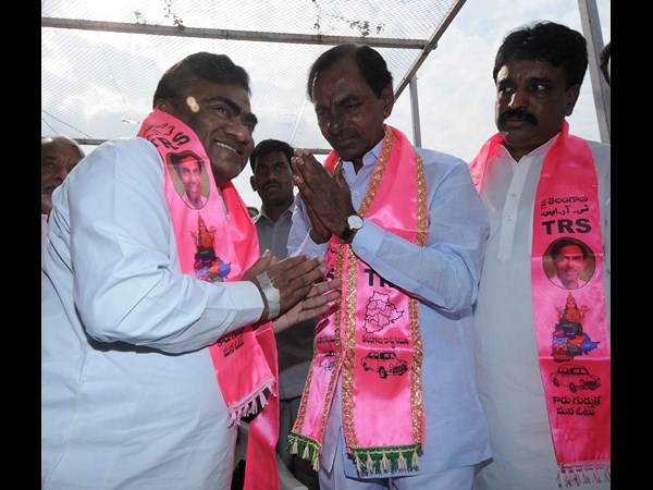 Babu mohan praises chief minister kcr Babu mohan praises chief minister kcr