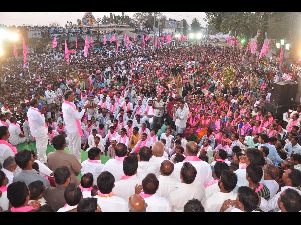 గ్రేటర్ ప్రచారంలో మంత్రి హరీశ్ రావు: పేలిన మాటల తూటాలు