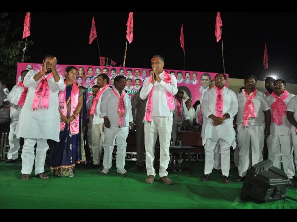 గ్రేటర్ ప్రచారంలో మంత్రి హరీశ్ రావు: పేలిన మాటల తూటాలు