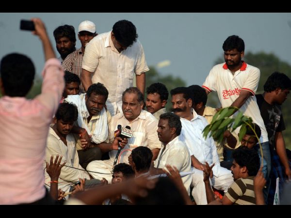 'కాపు గర్జన' ఉద్రిక్తం