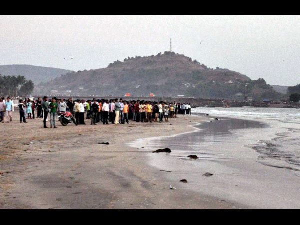 Murud Tragedy: Students Were Taking Selfies When A Wave Drowned Them Murud Tragedy: Students Were Taking Selfies When A Wave Drowned Them