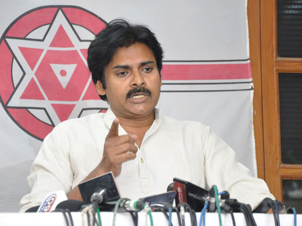 Pawan Kalyan not able to satisfy Kapu community Pawan Kalyan not able to satisfy Kapu community